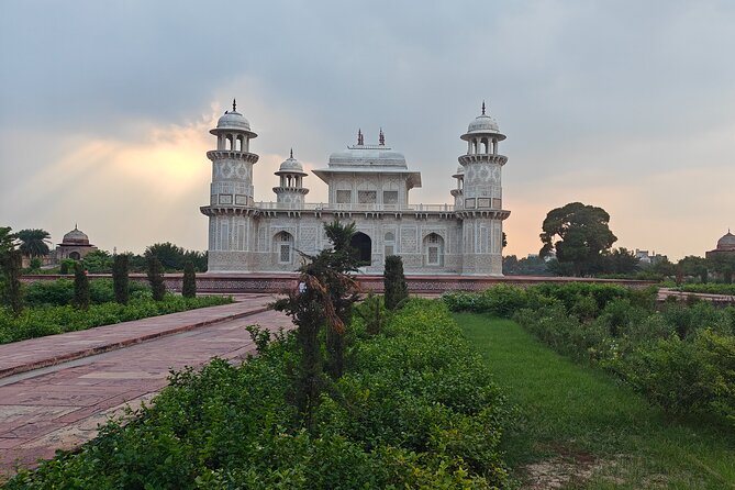Taj Mahal Sunrise and Agra Private Tour By Car From Delhi - Delhi to Agra in a Private AC Car: 3 Hours That Sets the Pace