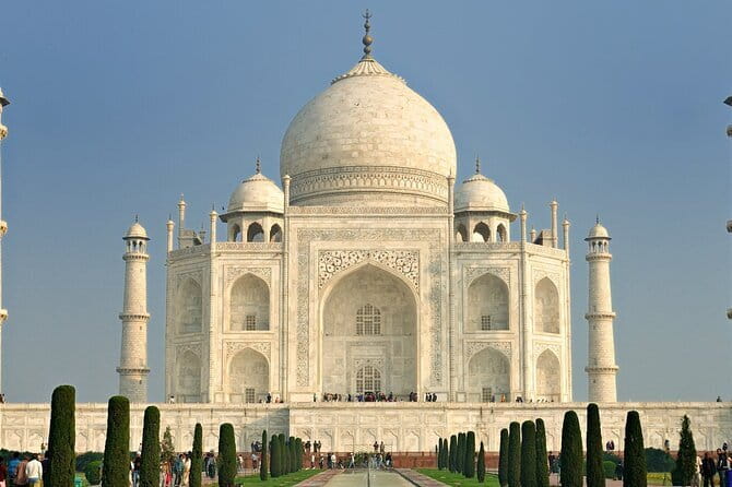 Taj Mahal Tour by Gatiman from Delhi - Entering the Taj Mahal with 2 hours and real context