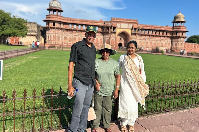 Taj Mahal Tour from Delhi All-Inclusive With-Multiple-Options - Pickup and transport that actually matter in Delhi