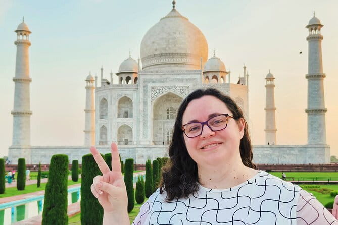 Taj Mahal visits with Licensed Guide with Entry Assistance - The Taj Mahal stop: what to look for during the visit