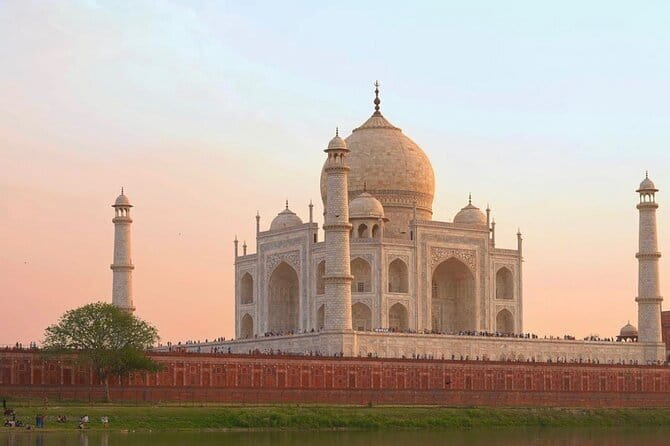 Taj Mahal visits with Licensed Guide with Entry Assistance - Price and value: $22.68 plus entry tickets