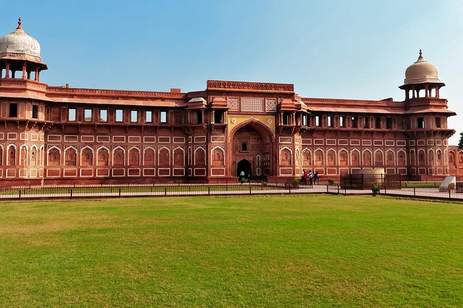 Taj with mausoleum and Agra fort visits : Choose Your Option - Pickup timing and the flow of a 4-hour Agra day