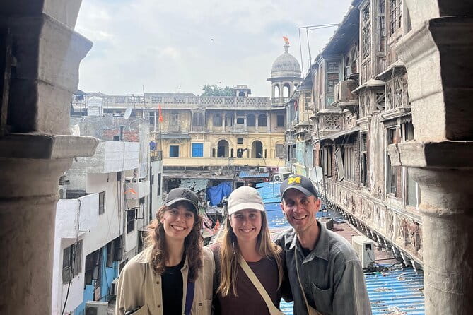 Temples, Bazaars & Food Tasting in Old Delhi with Female Guide - Red Fort and Hindu temple sighting from outside