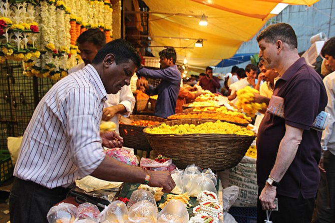 The Colourful Early Morning Tour - Dadar West flower market: garlands, color, and the work behind it