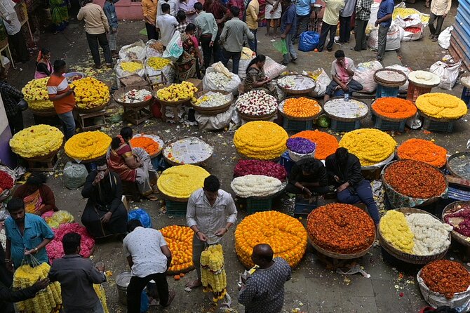 Tipu Palace + Koté Vishnu + Fort + KR Market + Jain Temple = Bengaluru Pété Walk - KR Market: where Bengaluru smells, moves, and trades