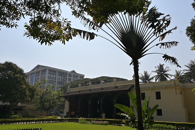 Tipu Palace + Koté Vishnu + Fort + KR Market + Jain Temple = Bengaluru Pété Walk - Sri Adinath Jain Shwetamber Mandir: respect, cover-up, and calm symbolism