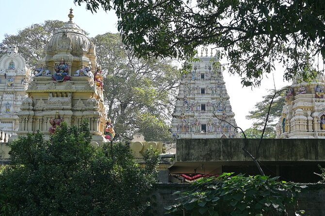 Tipu Palace + Koté Vishnu + Fort + KR Market + Jain Temple = Bengaluru Pété Walk - Price and value: what $33.55 buys you in real terms