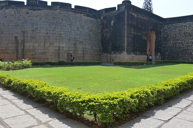 Tipu Palace + Koté Vishnu + Fort + KR Market + Jain Temple = Bengaluru Pété Walk - Timing, crowds, and why the tour can feel different at different hours