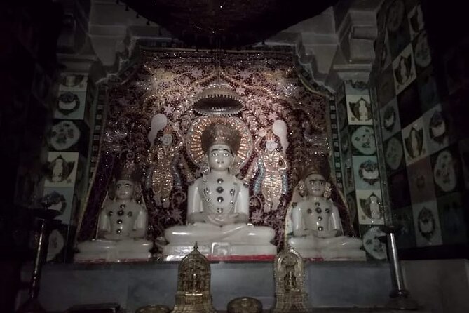 Tipu Palace + Koté Vishnu + Fort + KR Market + Jain Temple = Bengaluru Pété Walk - Kote Venkataramana Temple: next door, but a different mood