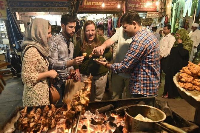 Tour a Nueva y Vieja Delhi Con Guía en Idioma Español - Spanish shopping day in New and Old Delhi, what you get