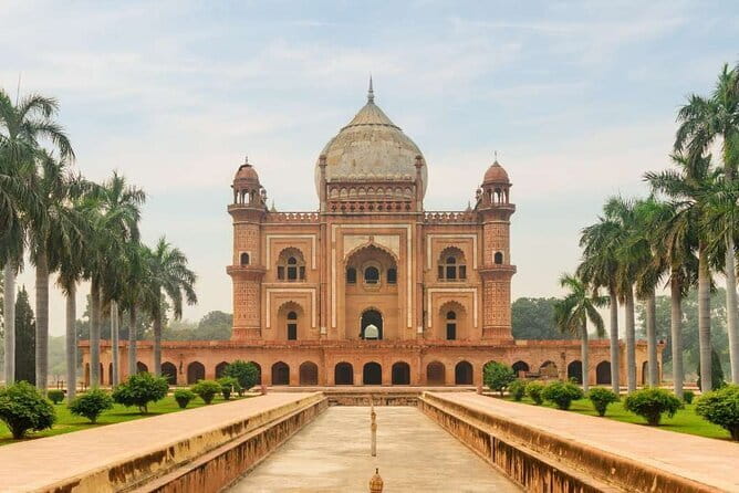 Tour a Nueva y Vieja Delhi Con Guía en Idioma Español - Sarojini Nagar market, budget designer shopping with rules of the game