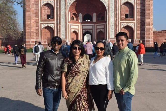 Tour to Akshardham temple with Guide and Delhi Transfer - A realistic walk-through of how your day will feel