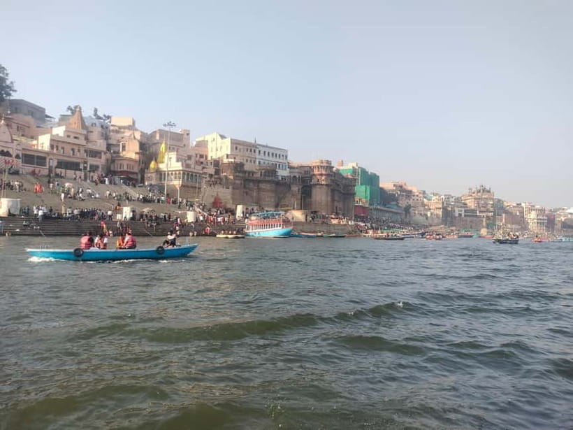 Tourist Guide English & Spanish Varanasi/Benares - The walking tour through old Varanasi ghats and temples