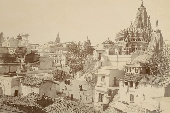 TRAVEL WITH CHINMAY -Heritage Walk - With Local B. Fast - A private walking tour that adapts to real bodies