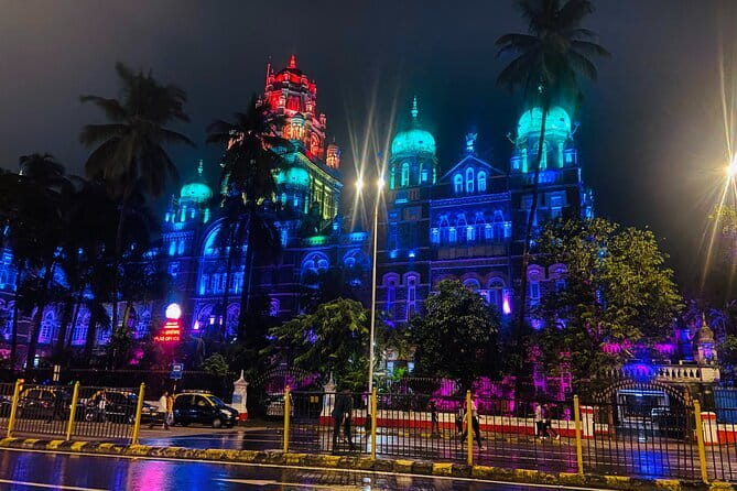 Twilight in Mumbai: Discover the City by Night with Food Options - The Gateway Start: Where the Night View Gets Serious