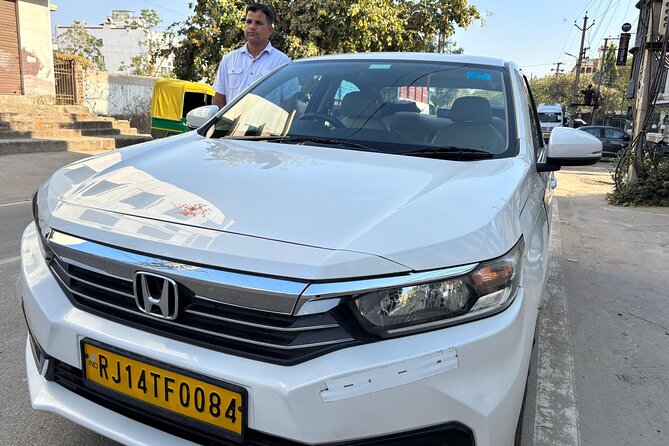 Udaipur Airport to Udaipur Hotels drop: Private Transfers - Communication and Driver Help: From Luggage to City Quick Start
