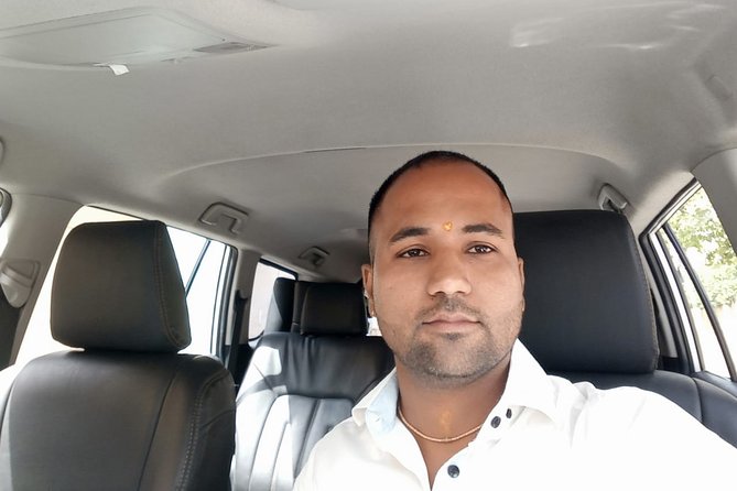 Udaipur Airport to Udaipur Hotels drop: Private Transfers - The Car Experience: Air-Conditioning and Small Comforts That Matter