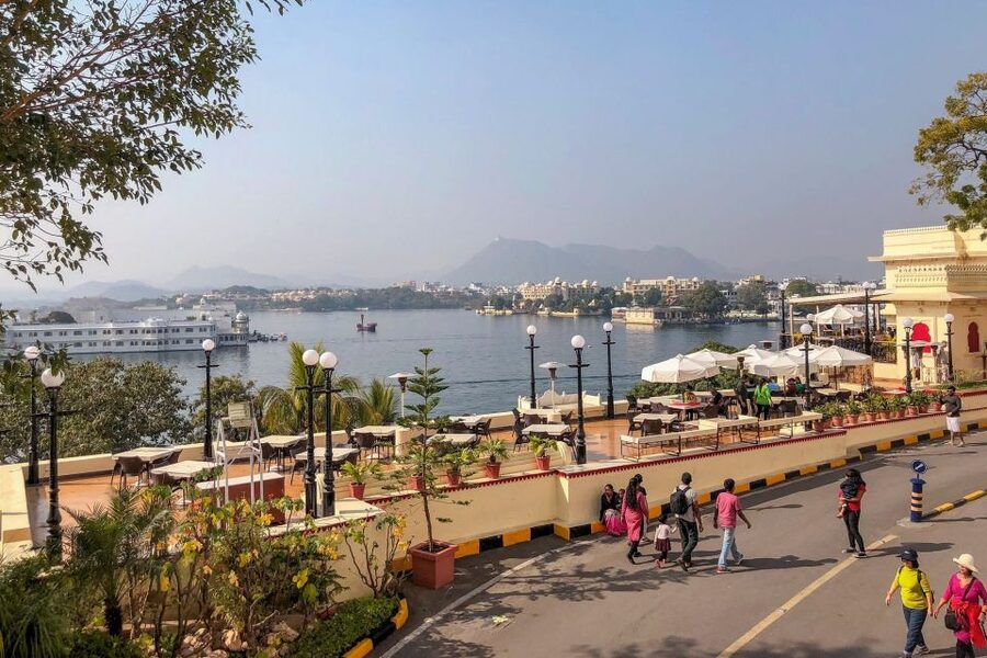Udaipur: City Palace Museum Tour and Lake Pichola Boat Tour - Shared boat ride practicalities, comfort and photo time