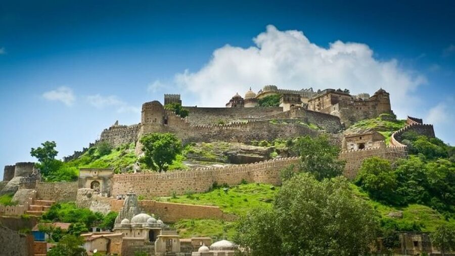 Udaipur: Full-Day Kumbhalgarh & Jain Temple Private Tour - Kumbhalgarh Fort, UNESCO views plus the Great Wall of India factor