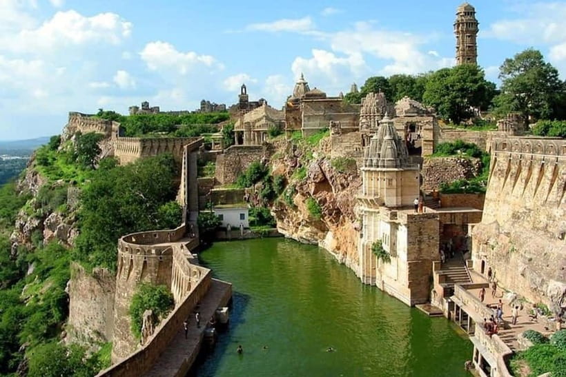 Udaipur: Guided Day Trip to Chittorgarh Fort - Meera Temple: devotion connected to poetry