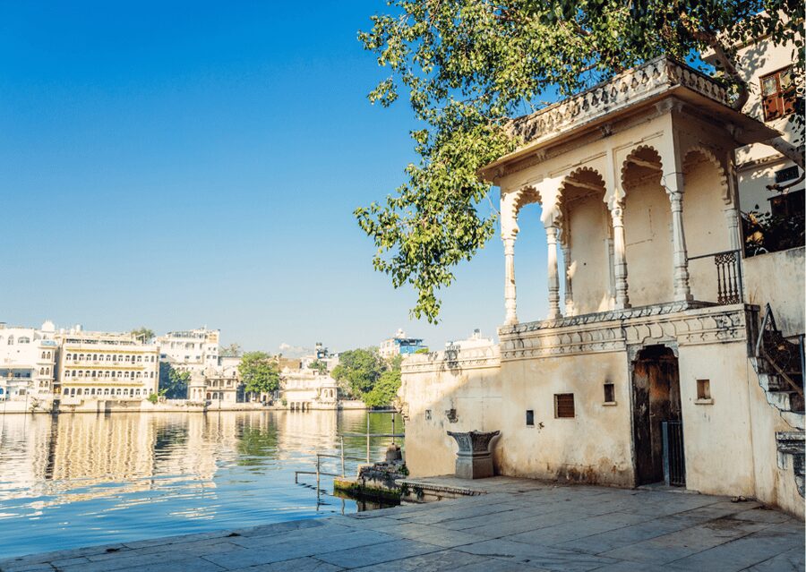 Udaipur: Guided Walking Tour of Ghats with Boat Ride - Practical tips: clothes, water, and how to get better photos