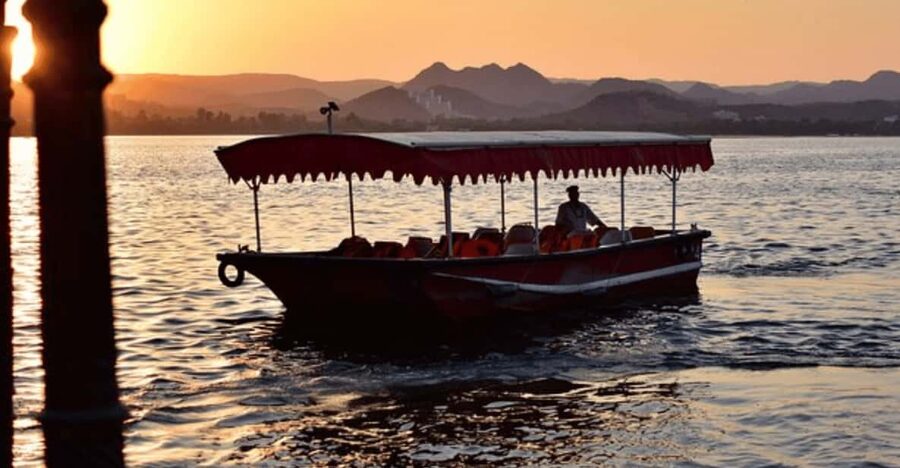 Udaipur: Guided Walking Tour of Ghats with Boat Ride - Udaipur’s ghats walk: where the city actually meets the water