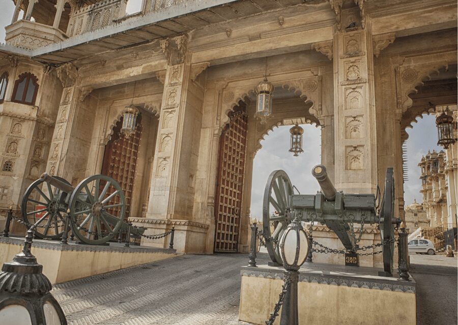 Udaipur: Guided Walking Tour of Ghats with Boat Ride - Guide style and pace: what makes or breaks the experience