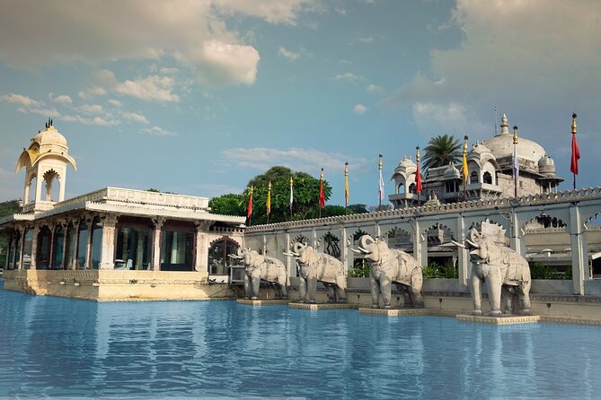 Udaipur in Full Day Sightseeing 8+places with Entrances fees - A tight 8-hour circuit that hits palaces, temples, and Lake Pichola