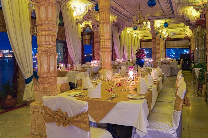 Udaipur: Jag Mandir Island Dinner with Boat Ride transfers - Dinner at Jag Mandir: 3 Courses, Snacks, and Choice Based on Weather