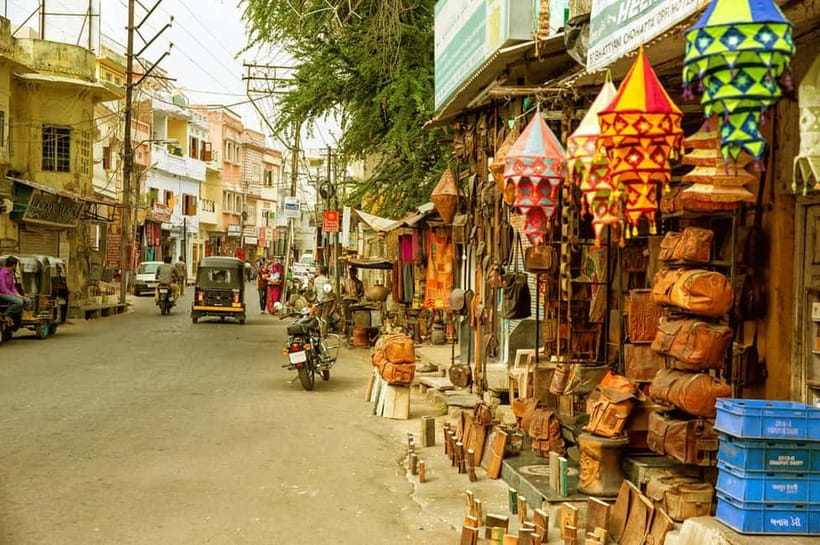Udaipur: Private Full-Day Sightseeing Tour with a Tour Guide - Dudh Talai and the Lake-Side Rhythm