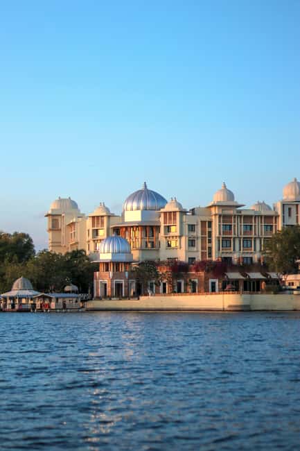 Udaipur Private Half/Full Day Sightseeing Tour by Car+Guide - Comfort, clothing, and site rules you should know early