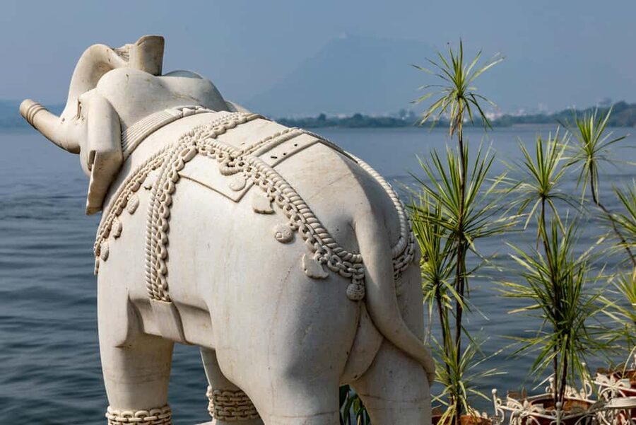Udaipur Private Half/Full Day Sightseeing Tour by Car+Guide - Jagdish Temple: architecture, steps, and what to wear