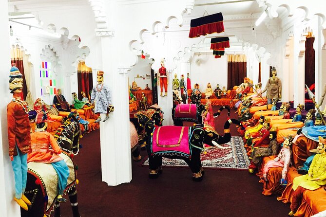 Udaipur Shopping Tour with Pickup and Drop Off - Bada Bazaar and Jagdish Chowk: Handicrafts, Home Décor, and Bargaining Zone