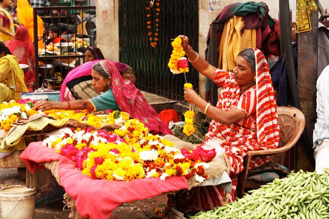 Udaipur Shopping Tour with Pickup and Drop Off - Gangaur Ghat, Hathipole, and Maldas Street: Souvenirs That Feel Local