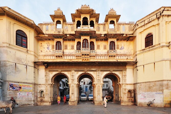 Udaipur Shopping Tour with Pickup and Drop Off - Shilpgram Rural Craft Stop (INR 50 Entrance Fee)