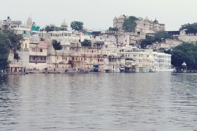 Udaipur sightseeing by tuk tuk or car - City Palace stop: the big-ticket attraction and where time goes