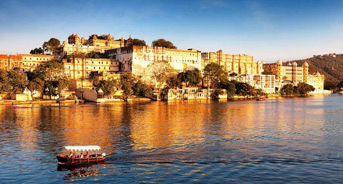 Udaipur Sightseeing Tour With Guide - Stop 1: City Palace, the Palace-City Complex in Many Styles