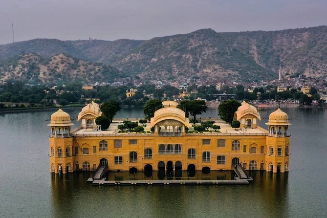 Ultimate Jaipur Tuk Tuk Tour with Pickup - City Palace, Jantar Mantar, and Hawa Mahal in one focused arc