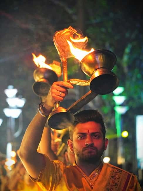 Varanasi: Half-Day City Tour & Evening Aarti with Boat Ride - Entering Varanasi by tuk-tuk and foot with your guide