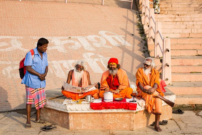 Varanasi Highlights. 1 Day Tour - Back to the river for sunset: different people, different energy