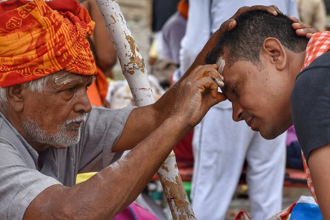 Varanasi Landmark Evening City Tour - Aarti, Boating & Witnessing the GOD - Practical Tips for Finding the Meeting Point and Staying Comfortable
