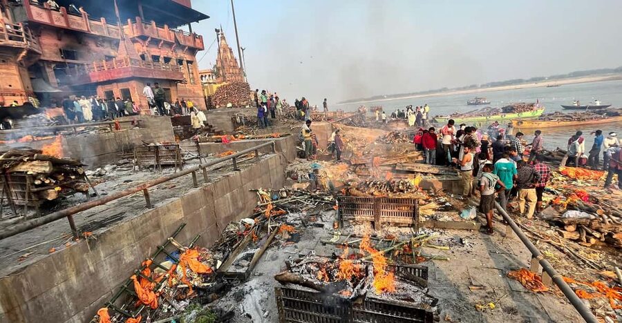 Varanasi: Manikarnika Ghat (Oldest Cremation Site) Tour - Entering the ghat space: rules, photos, and respectful behavior
