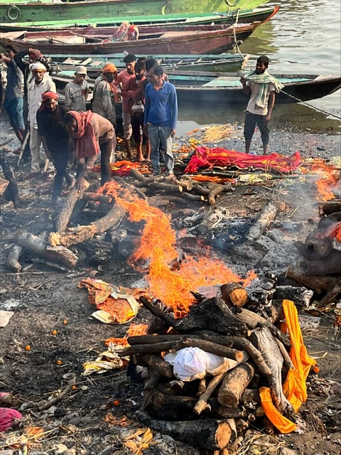 Varanasi: Manikarnika Ghat (Oldest Cremation Site) Tour - How to make the experience better for yourself
