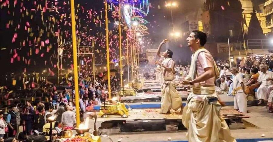 Varanasi: Night Boat Ride, Aarati Ceremony and Dinner - Sunset to Night on the Ganges: What You’ll See From the Boat