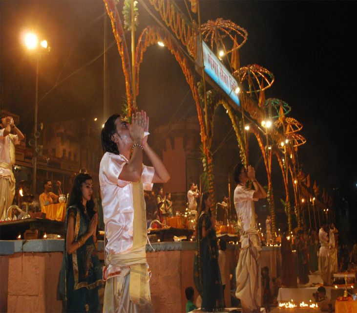 Varanasi: Night Boat Ride, Aarati Ceremony and Dinner - Disembarking for the Ganga Aarti: How the Ritual Works Up Close