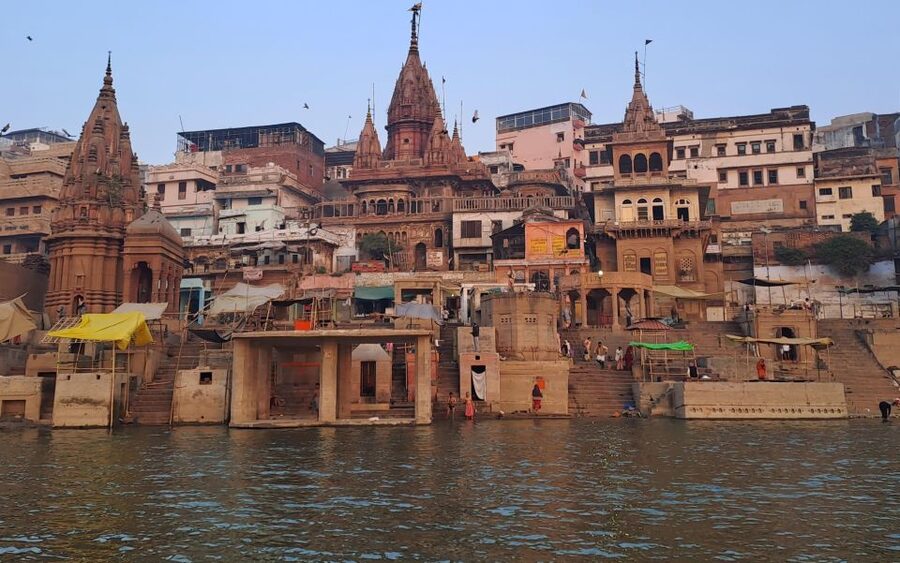 Varanasi: Sunrise Boat Tour with Arti Ceremony - The Manikarnika Ghat Turnaround: Seeing Varanasi’s Most Venerated Crematorium