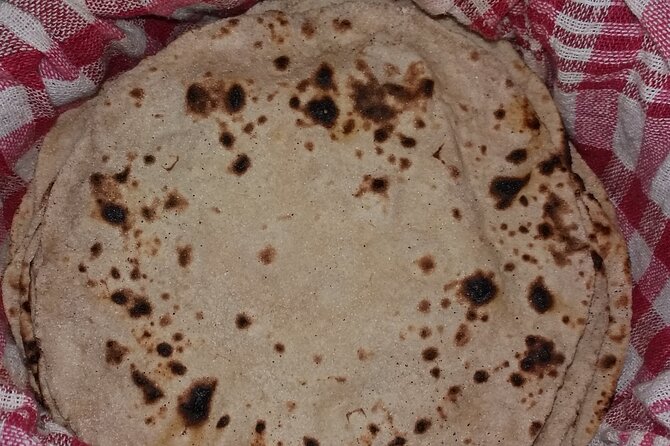 Veg and Non veg : Private Cooking Class in Delhi home (7 meal) - Lunch or dinner: the meal format you’ll remember