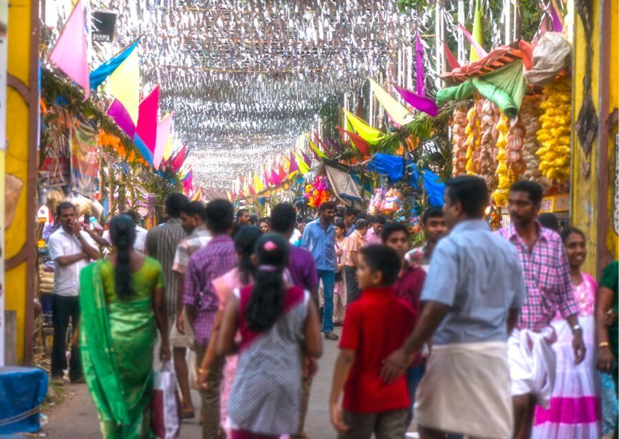 Vibrant Markets of Trivandrum (2 Hours Guided Walking Tour) - Guides and pace: why English and Hindi storytelling makes this worth it