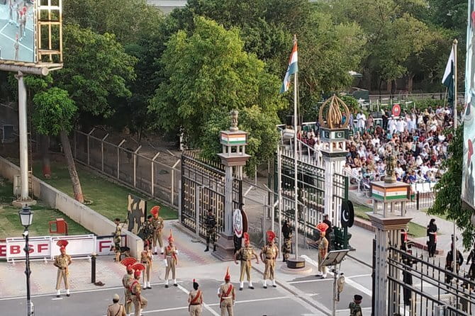 Wagah Border Flag Retreat Ceremony - Company Bagh and the Punjab War Heroes Memorial: context before the border