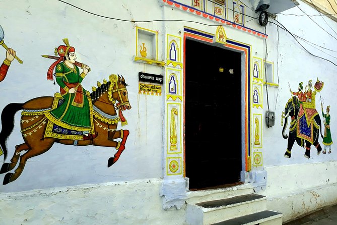 Walking Guided tour in Udaipur - Bhatiyani Chohatta: heritage passages and an optional miniature painting lesson